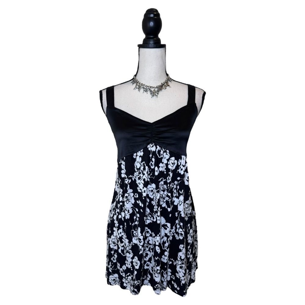Y2K Express Black + White Babydoll Floral Mini Dress Size Large